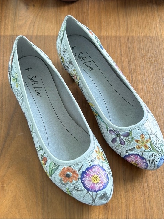 jana Shoes - Gray floral pumps